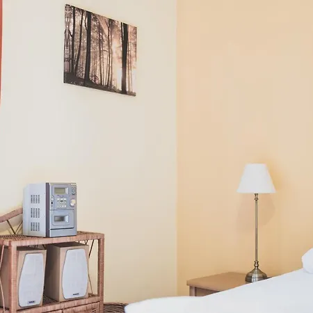 Cybulskiego Guest