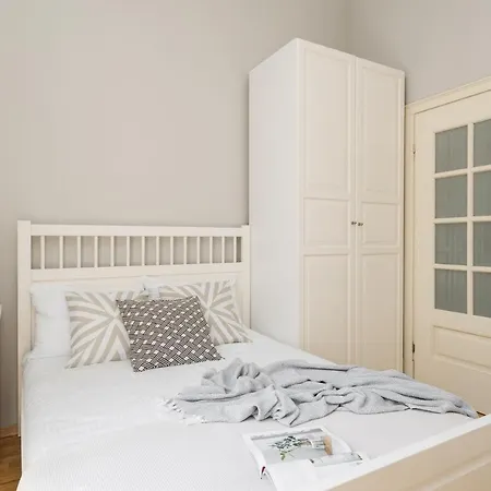 Hamptons By Loft Affair *