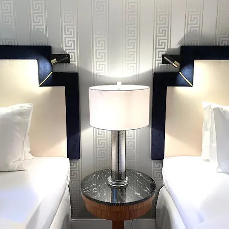 Mondrian Luxury & Old Town Aparthotel 5*