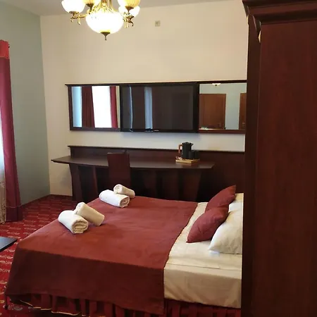 Bed & Breakfast Dworek Magnat Modlniczka