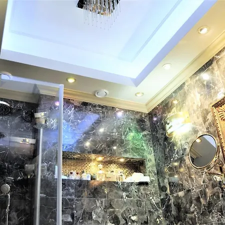 Aparthotel Mondrian Luxury & Old Town