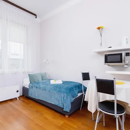Studio Krowoderska By Renters Apartament *