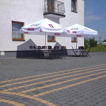 Dworek Magnat Bed & Breakfast