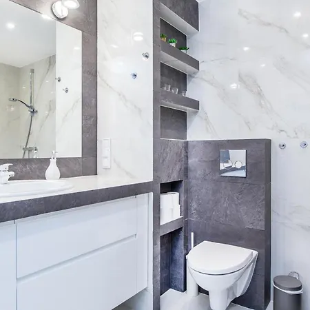 Mogilska Tower Near Tauron Arena By Inpoint - Free Underground Parking * Krakow