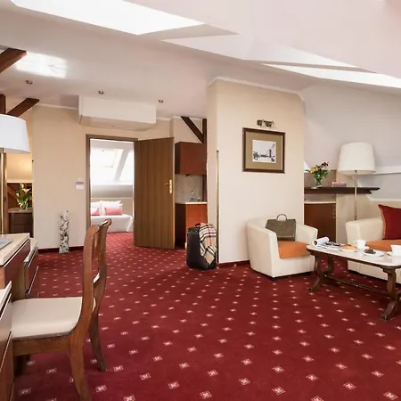 Crown Piast & 5*