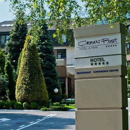 Booking Crown Piast & Spa Hotel