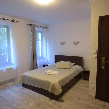 Hotel Dworek Złoty Róg I Restauracja 3*