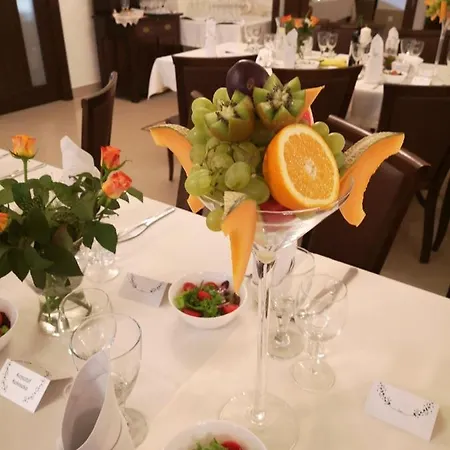 Dworek Złoty Róg I Restauracja Hotel 3*