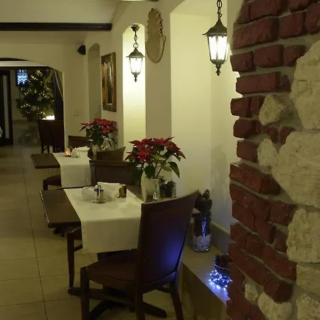 Dworek Złoty Róg I Restauracja 3*