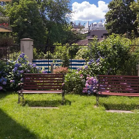 Garden Studio In The Old Town Apartment