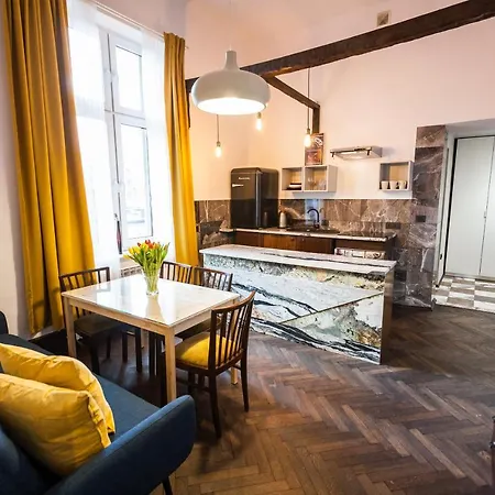 Stylish In Old Town Apartment *