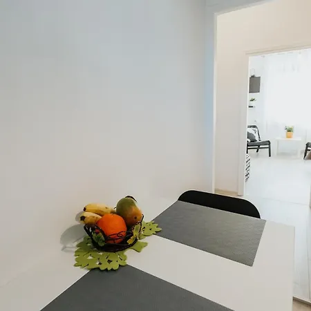 Charming Old Town & Jewish District, Quiet Neighborhood Apartment