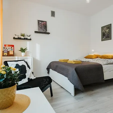 Charming Old Town & Jewish District, Quiet Neighborhood Apartment Krakow