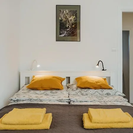 Charming Old Town & Jewish District, Quiet Neighborhood Apartment Krakow