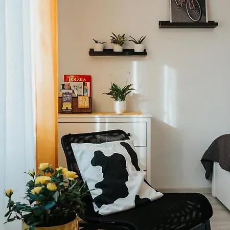 Charming Old Town & Jewish District, Quiet Neighborhood Apartment *