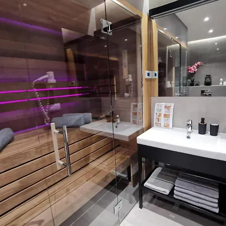 Jacuzzi Apartment