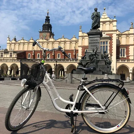 Jacuzzi&bike Apartment, *
