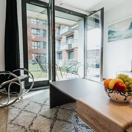 Garden Old Town With Free Parking And Garden Apartment *