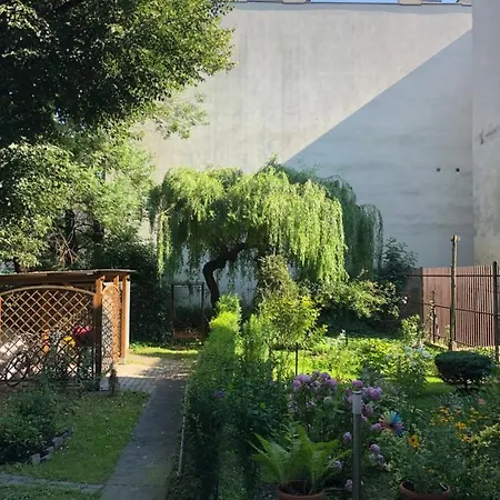 Z Ogrodem Przy Starej Zajezdni * Kraków