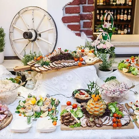 Dworek Złoty Róg I Restauracja Hotel