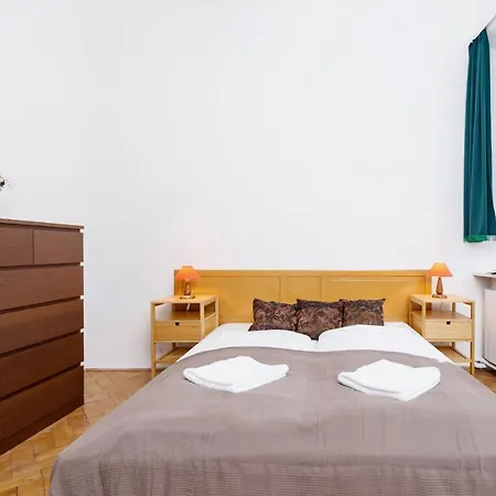 Pijarska By Renters شقة *