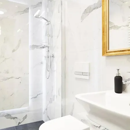 Househost Ii: Studencka Street Apartment