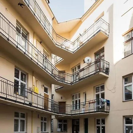 Cozy Mezzanine In Jewish District Near Old Town