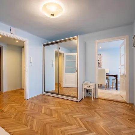 The Angels Old Town Apartman *
