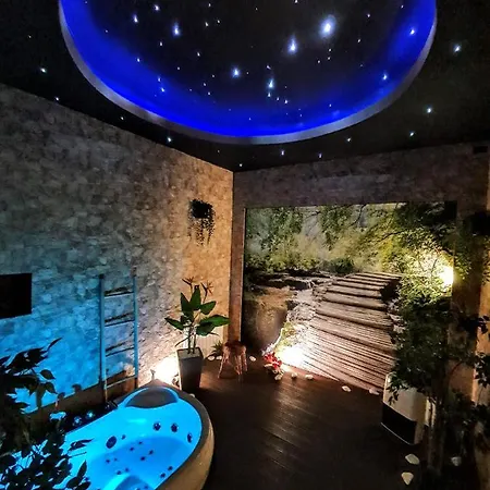 Z Jacuzzi Apartment *