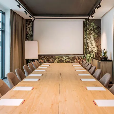 Ibis Styles East Szálloda