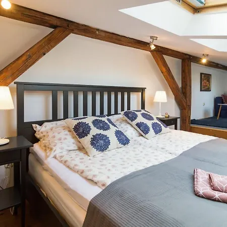 Lovers Nest