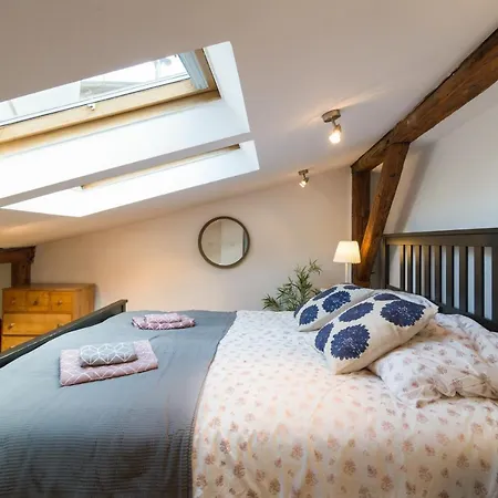 Lovers Nest Apartment *