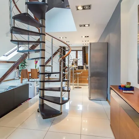 Magnificent Two-story Loft Apartment *