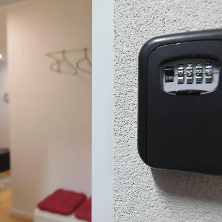 Apartment Topolowa - Self Check In - Next To Main Rail, 10 Min To Main Square *