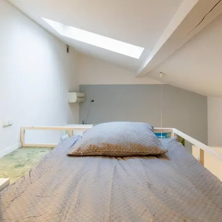 Cupcake 2 Bedroom Loft Apt In Location! *