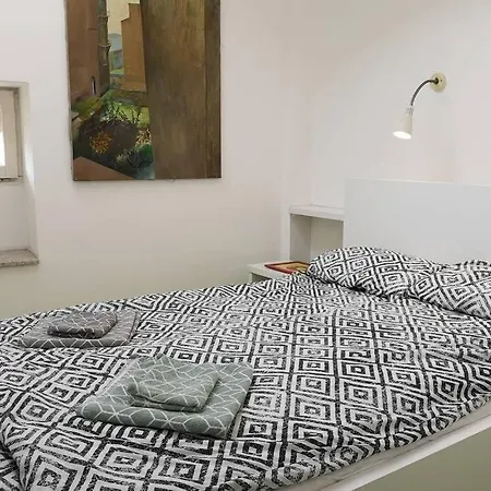 Cupcake 2 Bedroom Loft Apt In Location! Apartment