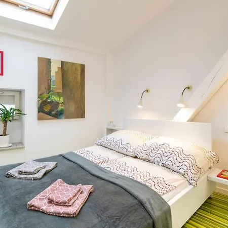 Apartment Cupcake 2 Bedroom Loft Apt In Location! Krakow