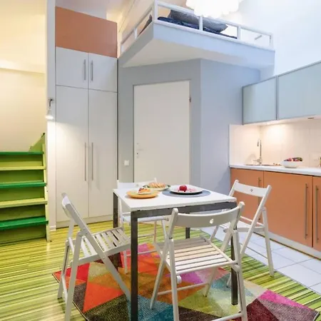 Cupcake 2 Bedroom Loft Apt In Location!