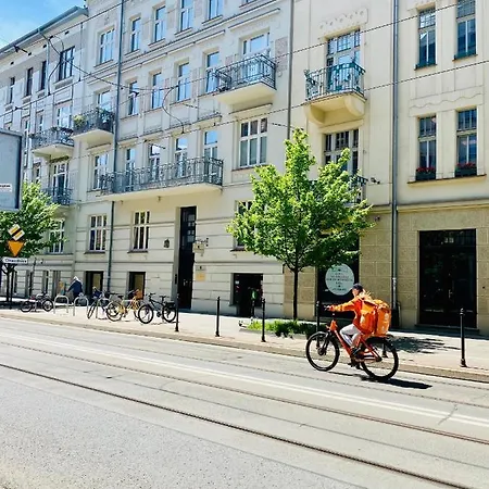 Beautiful For Couples With Air Conditioning - Old Town & Main Station Apartment *