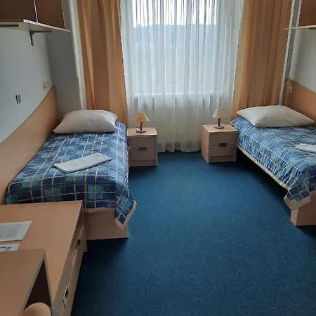 Ds Za Kolumnami Hostel