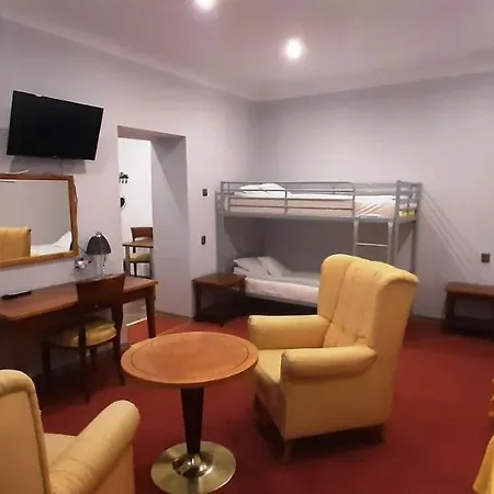 Red Carpet Hostel *