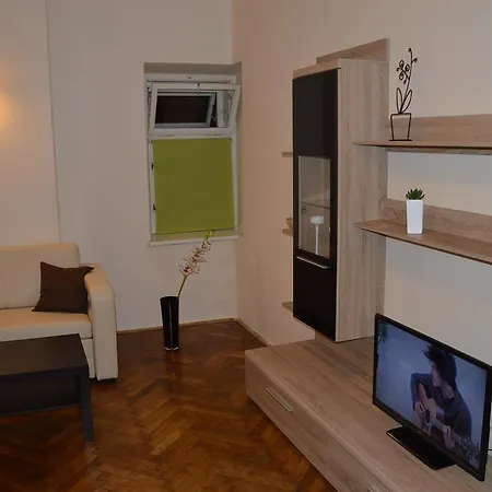 Hostel Old Walls