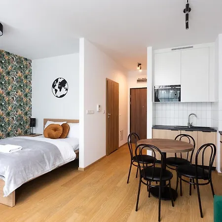 Nearto Main Railway Station Apartment