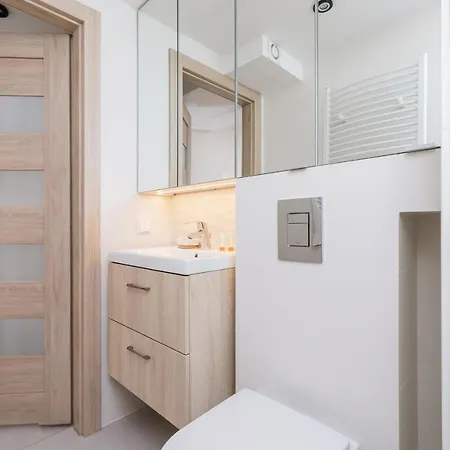 Modern Stachowicza Cracow By Renters Apartment *