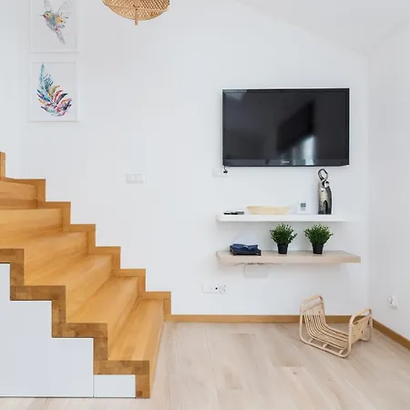 Modern Stachowicza Cracow By Renters Apartment *