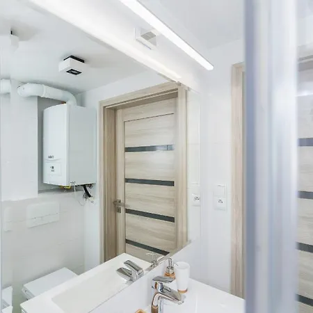 Modern Stachowicza Cracow By Renters Apartment *