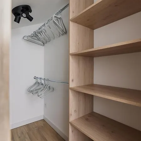 Modern Stachowicza Cracow By Renters Apartment Krakow