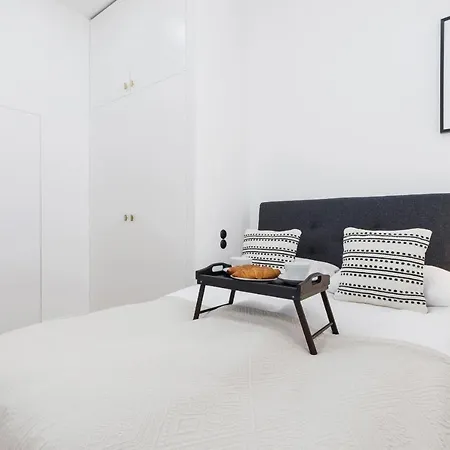 Apartment Dwernickiego Cracow By Renters