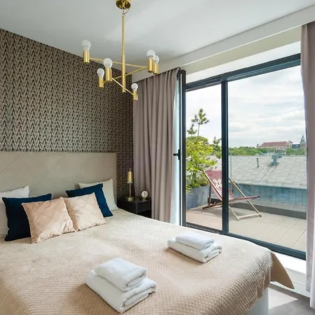 3 Minutes Old Town Apartment *
