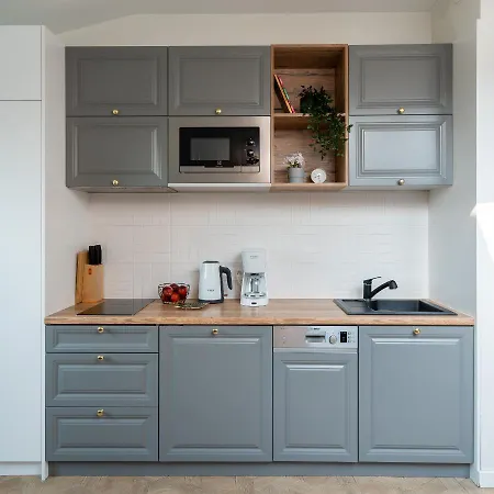 3 Minutes Old Town Apartment *